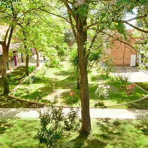 Lantana Garden Pensión